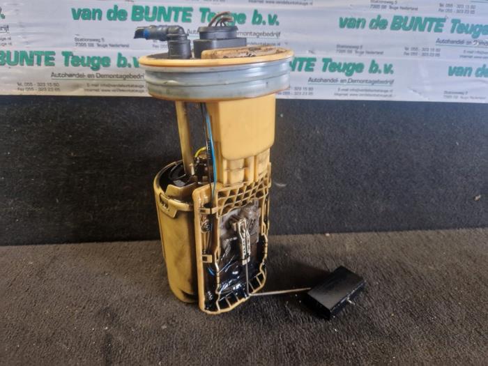Gebruikte Tank element Pomp Volkswagen Transporter T5 2.5 TDi Prijs € 68,25 Margeregeling aangeboden door van de Bunte Teuge B.V.
