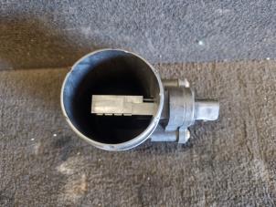 Gebruikte Luchtmassameter Opel Corsa D 1.4 16V Twinport Prijs € 36,75 Margeregeling aangeboden door van de Bunte Teuge B.V.