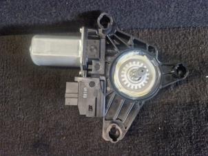 Gebruikte Motor electrisch raam Mercedes B (W246) 1.6 B-180 BlueEFFICIENCY Turbo 16V Prijs € 52,50 Margeregeling aangeboden door van de Bunte Teuge B.V.