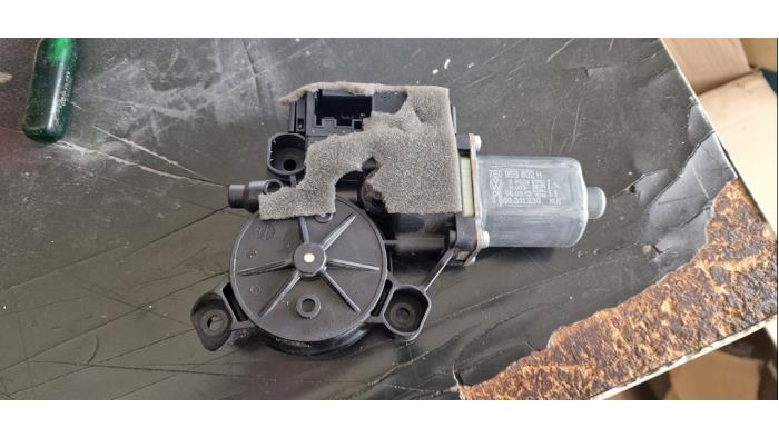 Gebruikte Raam module Volkswagen Transporter T5 2.0 TDI DRF Prijs € 68,25 Margeregeling aangeboden door van de Bunte Teuge B.V.