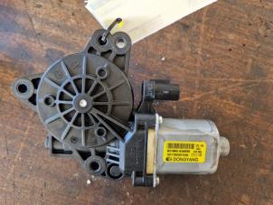 Gebruikte Motor electrisch raam Hyundai i30 Wagon (GDHF5) 1.4 CRDi Blue Drive 16V Prijs € 47,25 Margeregeling aangeboden door van de Bunte Teuge B.V.