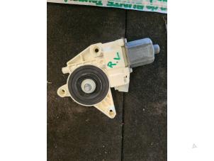 Gebruikte Motor electrisch raam Mercedes B (W246) 1.6 B-180 BlueEFFICIENCY Turbo 16V Prijs € 52,50 Margeregeling aangeboden door van de Bunte Teuge B.V.