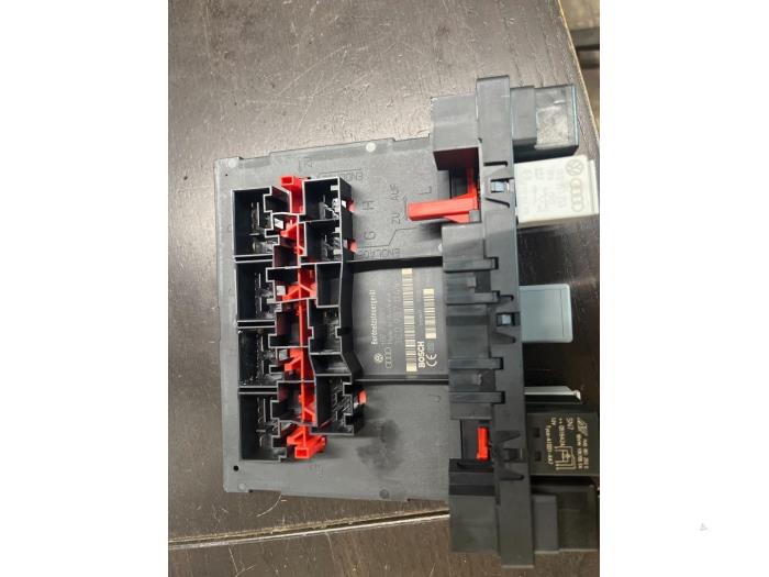 Gebruikte Bodycontrol Module Volkswagen Passat (3C2) 2.0 FSI 16V Prijs € 52,50 Margeregeling aangeboden door van de Bunte Teuge B.V.