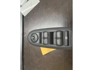 Gebruikte Schakelblok ruiten Ford C-Max Prijs € 31,50 Margeregeling aangeboden door van de Bunte Teuge B.V.