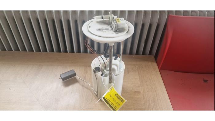 Gebruikte Tank element Pomp Nissan Qashqai (J11) 1.2 DIG-T 16V Prijs € 78,75 Margeregeling aangeboden door van de Bunte Teuge B.V.