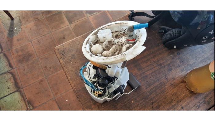 Benzinepomp van een MINI Mini (F56) 2.0 16V John Cooper Works 2015