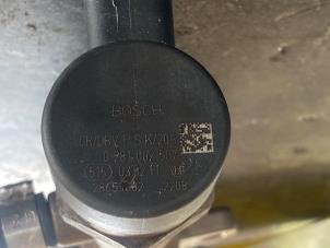 Injector brug van een Fiat Fiorino (225) 1.3 JTD 16V Multijet 2008
