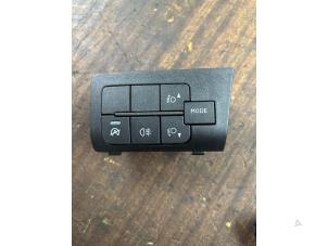 Gebruikte Mistlamp Schakelaar Peugeot Boxer (U9) 2.2 Blue HDi 140 Prijs € 42,00 Margeregeling aangeboden door van de Bunte Teuge B.V.