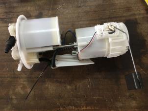 Gebruikte Benzinepomp Peugeot 108 1.0 12V Prijs € 105,00 Margeregeling aangeboden door van de Bunte Teuge B.V.