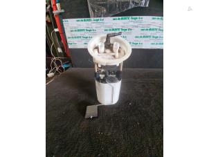 Gebruikte Benzinepomp BMW 3 serie (E90) 318i 16V Prijs € 52,50 Margeregeling aangeboden door van de Bunte Teuge B.V.