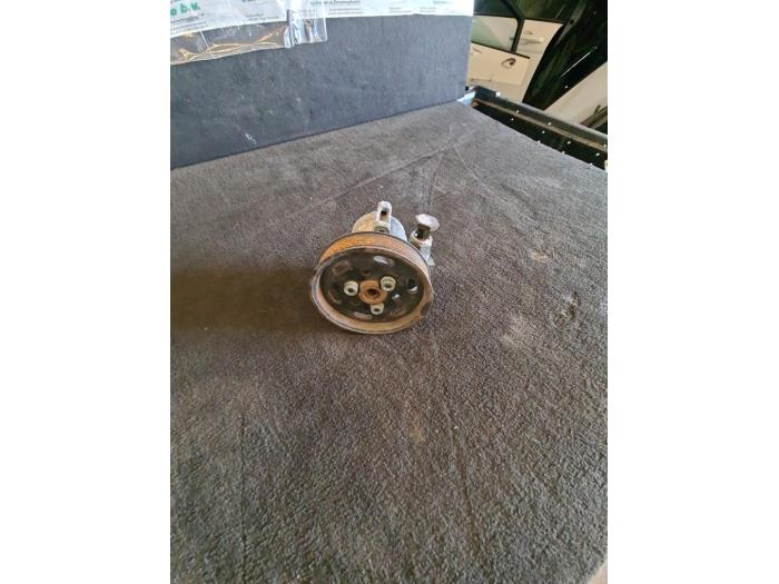 Gebruikte Servopomp Volkswagen New Beetle (9C1/9G1) 2.0 Prijs € 36,75 Margeregeling aangeboden door van de Bunte Teuge B.V.