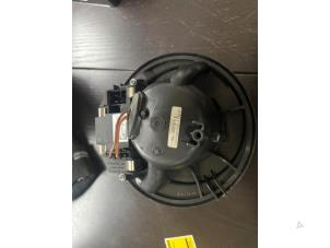 Gebruikte Kachel Ventilatiemotor Volkswagen Passat (3C2) 2.0 FSI 16V Prijs € 78,75 Margeregeling aangeboden door van de Bunte Teuge B.V.