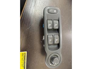 Gebruikte Ruit schakelaar elektrisch Renault Modus/Grand Modus (JP) 1.2 16V TCE 100 Prijs € 47,25 Margeregeling aangeboden door van de Bunte Teuge B.V.