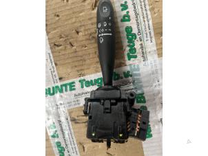 Gebruikte Ruitenwis Schakelaar Hyundai i10 (F5) 1.1i 12V Prijs € 36,75 Margeregeling aangeboden door van de Bunte Teuge B.V.