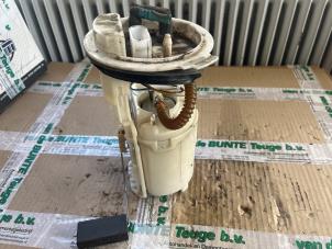 Gebruikte Benzinepomp Volkswagen Golf Plus (5M1/1KP) 1.4 16V Prijs € 52,50 Margeregeling aangeboden door van de Bunte Teuge B.V.