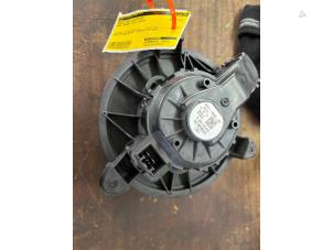 Gebruikte Blower Ford Tourneo Courier (JU2) 1.0 Ti-VCT EcoBoost 12V Prijs € 52,50 Margeregeling aangeboden door van de Bunte Teuge B.V.