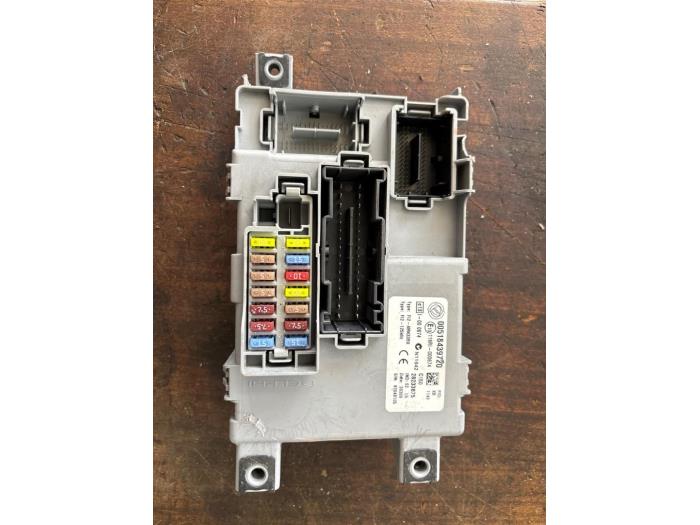 Gebruikte Computer Body Control Fiat 500C (312) 1.2 69 Prijs € 210,00 Margeregeling aangeboden door van de Bunte Teuge B.V.