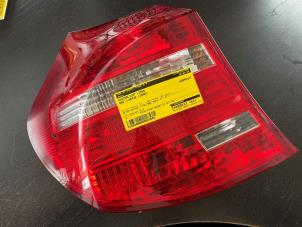 Gebruikte Achterlicht links BMW 1 serie (E87/87N) 116i 1.6 16V Prijs € 52,50 Margeregeling aangeboden door van de Bunte Teuge B.V.