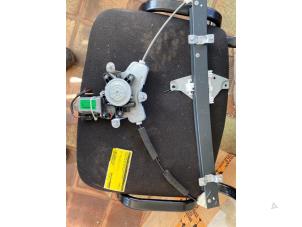 Gebruikte Ruitmechaniek 4Deurs links-achter Ssang Yong Rexton 2.7 CRDi Prijs € 105,00 Margeregeling aangeboden door van de Bunte Teuge B.V.