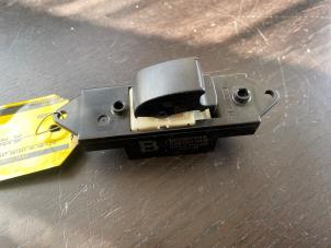 Gebruikte Elektrisch Raam Schakelaar Mitsubishi ASX 1.8 DI-D HP MIVEC 16V 4x4 Prijs € 15,75 Margeregeling aangeboden door van de Bunte Teuge B.V.