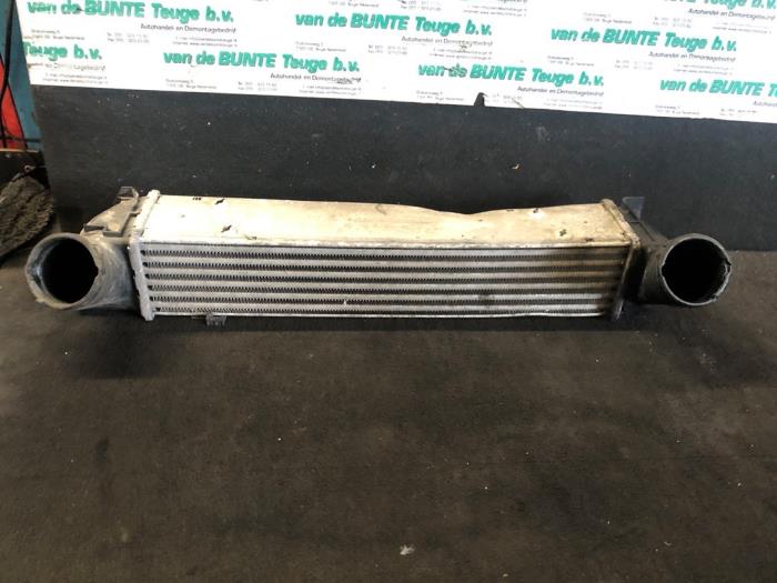 Gebruikte Intercooler BMW 1 serie (E87/87N) 116d 16V Prijs € 31,50 Margeregeling aangeboden door van de Bunte Teuge B.V.