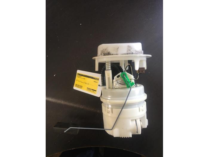 Gebruikte Benzinepomp Citroen C5 II Berline (RC) 2.0 16V Prijs € 52,50 Margeregeling aangeboden door van de Bunte Teuge B.V.