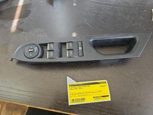 Gebruikte Raam schakelaar elektrisch Ford B-Max (JK8) 1.0 EcoBoost 12V 125 Prijs € 52,50 Margeregeling aangeboden door van de Bunte Teuge B.V.