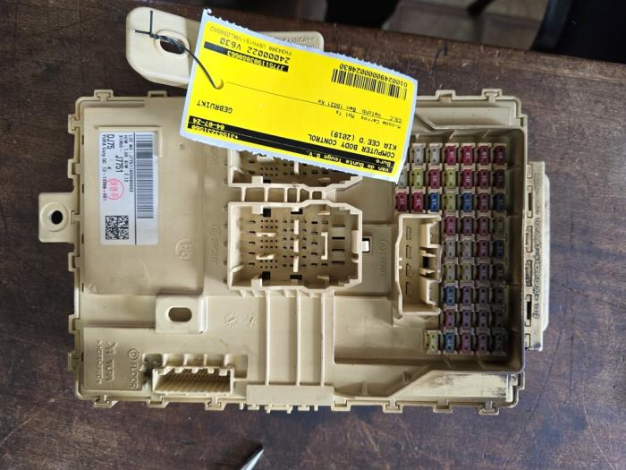 Gebruikte Computer Body Control Kia Ceed (CDB5/CDBB) 1.0i T-GDi 12V Prijs € 262,50 Margeregeling aangeboden door van de Bunte Teuge B.V.