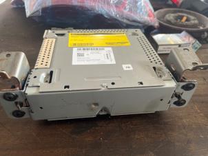 Gebruikte Module Navigatie Renault Captur (2R) 1.5 Energy dCi 110 FAP Prijs € 131,25 Margeregeling aangeboden door van de Bunte Teuge B.V.