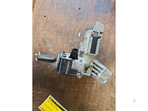 Gebruikte Kontaktslot + Sleutel Ford Fiesta 6 (JA8) 1.25 16V Prijs € 52,50 Margeregeling aangeboden door van de Bunte Teuge B.V.