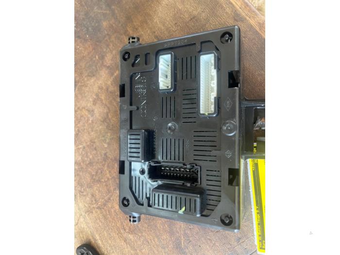 Gebruikte Bodycontrol Module Renault Modus/Grand Modus (JP) 1.2 16V TCE 100 Prijs € 52,50 Margeregeling aangeboden door van de Bunte Teuge B.V.