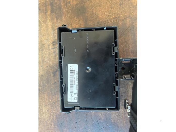 Computer Body Control van een Renault Clio III (BR/CR) 1.6 16V 2007