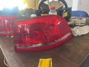 Gebruikte Achterlicht rechts Volkswagen Passat Variant (365) 2.0 TDI 16V 135 Prijs € 52,50 Margeregeling aangeboden door van de Bunte Teuge B.V.
