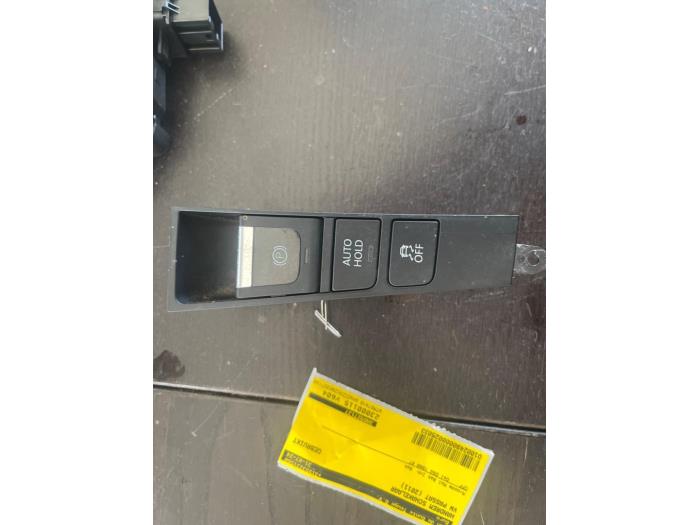 Gebruikte Handrem schakelaar Volkswagen Passat Variant (365) 2.0 TDI 16V 135 Prijs € 36,75 Margeregeling aangeboden door van de Bunte Teuge B.V.