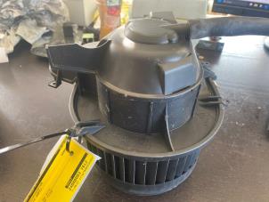 Gebruikte Chaufage Ventilatiemotor Volvo V70 (SW) 2.4 D5 20V Prijs € 52,50 Margeregeling aangeboden door van de Bunte Teuge B.V.