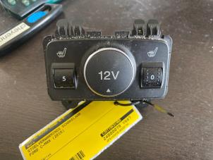 Gebruikte Schakelaar Stoelverwarming Ford C-Max (DXA) 1.0 Ti-VCT EcoBoost 12V 100 Prijs € 21,00 Margeregeling aangeboden door van de Bunte Teuge B.V.