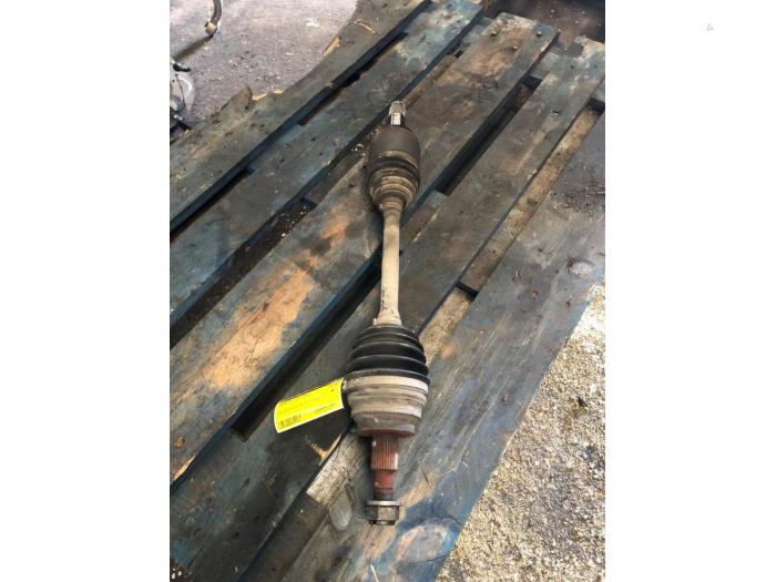 Gebruikte Steekas links-voor Mercedes ML II (164/4JG) 3.0 ML-280 CDI 4-Matic V6 24V Prijs € 78,75 Margeregeling aangeboden door van de Bunte Teuge B.V.