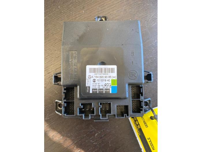 Centrale Deurvergrendelings Module van een Mercedes-Benz ML II (164/4JG) 3.0 ML-280 CDI 4-Matic V6 24V 2009
