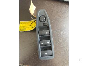Gebruikte Elektrisch Raam Schakelaar BMW 2 serie (F23) M235i Xdrive 3.0 24V Prijs € 78,75 Margeregeling aangeboden door van de Bunte Teuge B.V.