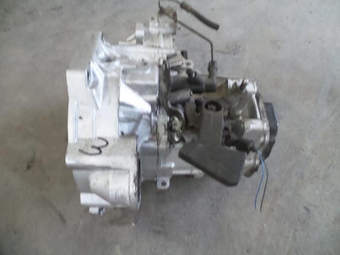Gebruikte Versnellingsbak Volkswagen Passat Variant (3C5) 1.9 TDI Prijs € 341,25 Margeregeling aangeboden door van de Bunte Teuge B.V.