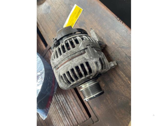 Gebruikte Dynamo Volkswagen Golf V (1K1) 1.6 Prijs € 78,75 Margeregeling aangeboden door van de Bunte Teuge B.V.