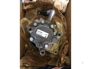 Gebruikte Stuurpomp Mercedes GL (X164) 4.0 GL 420 CDI V8 32V Prijs € 315,00 Margeregeling aangeboden door van de Bunte Teuge B.V.