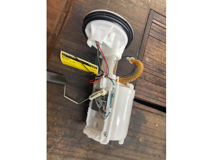 Gebruikte Benzinepomp BMW Mini (R50/53) 1.6 16V Cooper Prijs € 131,25 Margeregeling aangeboden door van de Bunte Teuge B.V.