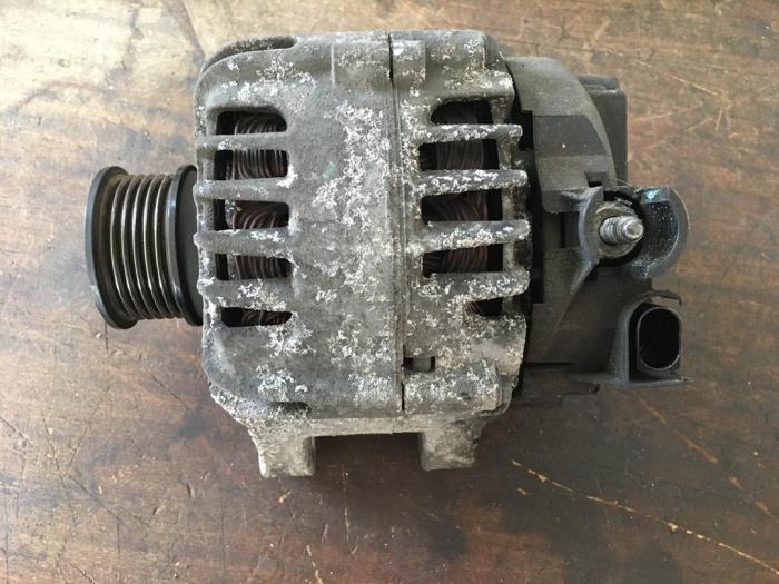 Gebruikte Dynamo Ford Transit Courier 1.5 TDCi 75 Prijs € 52,50 Margeregeling aangeboden door van de Bunte Teuge B.V.