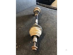 Gebruikte Cardanas links-voor (VWA) Volkswagen Caddy III (2KA,2KH,2CA,2CH) 1.6 TDI 16V Prijs € 78,75 Margeregeling aangeboden door van de Bunte Teuge B.V.