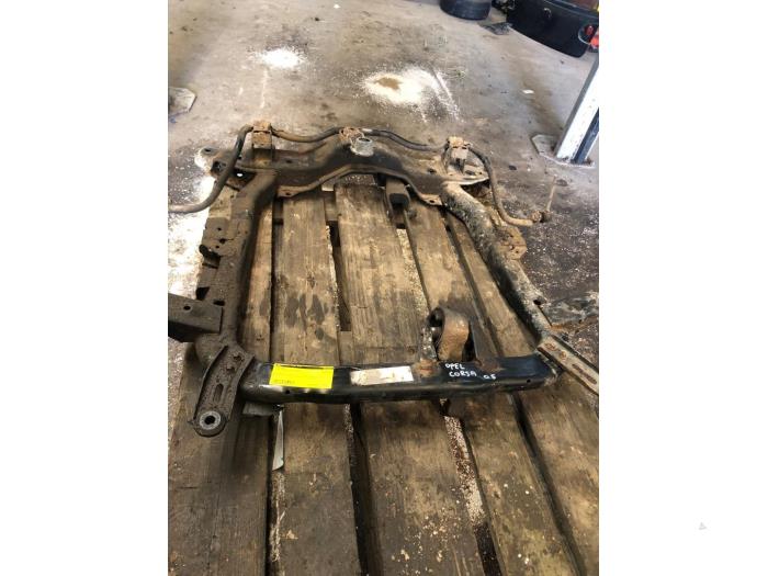 Gebruikte Subframe Opel Corsa C (F08/68) 1.4 16V Twin Port Prijs € 78,75 Margeregeling aangeboden door van de Bunte Teuge B.V.