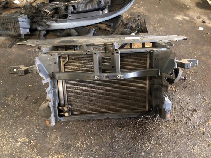Gebruikte Frontpaneel Volkswagen Passat Variant (3C5) 1.9 TDI Prijs € 78,75 Margeregeling aangeboden door van de Bunte Teuge B.V.