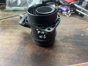 Gebruikte Luchtmassameter Volkswagen Passat Variant (3C5) 1.9 TDI Prijs € 26,25 Margeregeling aangeboden door van de Bunte Teuge B.V.