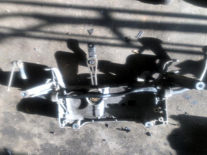 Gebruikte Subframe Volkswagen Tiguan (5N1/2) 1.4 TSI 16V Prijs € 105,00 Margeregeling aangeboden door van de Bunte Teuge B.V.