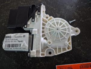 Gebruikte Portierruitmotor Volkswagen Tiguan (5N1/2) 1.4 TSI 16V Prijs € 52,50 Margeregeling aangeboden door van de Bunte Teuge B.V.